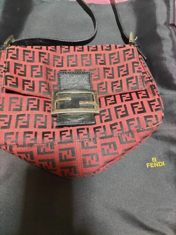 フェンディ  （ブランドバッグ）の商品画像 - 査定依頼日：2025年8月7日 - 最高査定価格：70,000円