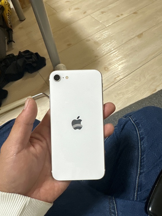 iPhone SE第二世代　６４GB（スマホ）の商品画像 - 査定依頼日：2025年11月8日 - 最高査定価格：14,000円