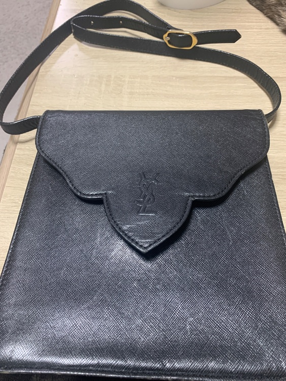 イブサンローラン  （ブランドバッグ）の商品画像 - 査定依頼日：2026年2月6日 - 最高査定価格：15,000円