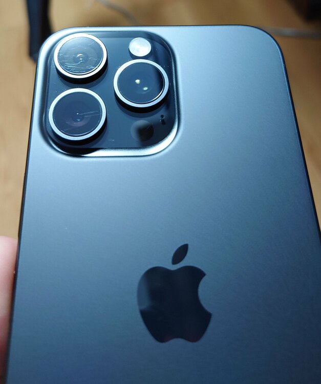iPhone iPhone 15 Pro Max 256GB docomo（スマホ）の商品画像 - 査定依頼日：2026年9月7日 - 最高査定価格：99,000円