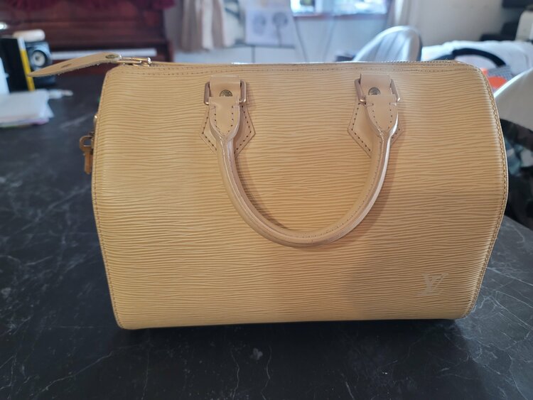 Louis Vuitton Speedy 25 / 30 – Epi Leather（ブランドバッグ）の商品画像 - 査定依頼日：2026年9月23日 - 最高査定価格：70,000円