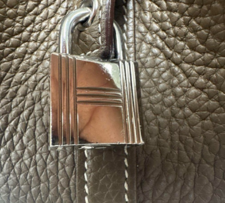 PM（ブランドバッグ）の商品画像 - 査定依頼日：2025年10月4日 - 最高査定価格：400,000円