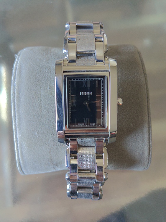 FENDI 腕時計 （ブランド財布・小物）の商品画像 - 査定依頼日：2020年4月29日 - 最高査定価格：4,000円