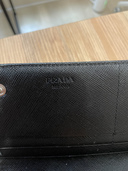 プラダ　ロゴプレート テスート 二つ折り 長財布（ブランド財布・小物）の商品画像 - 査定依頼日：2021年8月22日 - 最高査定価格：30,000円