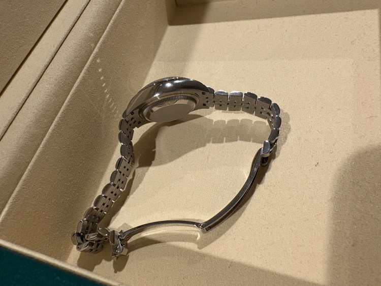 レディデイトジャスト（高級時計）の商品画像 - 査定依頼日：2026年4月12日 - 最高査定価格：1,600,000円