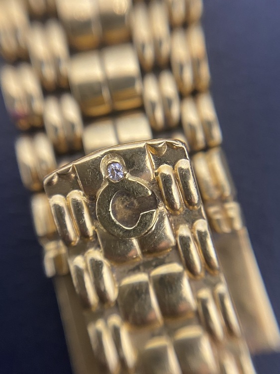 ショパール ハッピーダイヤモンド 10/560（高級時計）の商品画像 - 査定依頼日：2026年2月26日 - 最高査定価格：2,000,000円