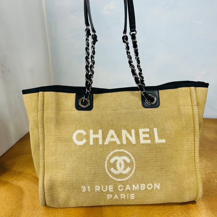 ドーヴィル（ブランドバッグ）の商品画像 - 査定依頼日：2026年3月4日 - 最高査定価格：220,000円