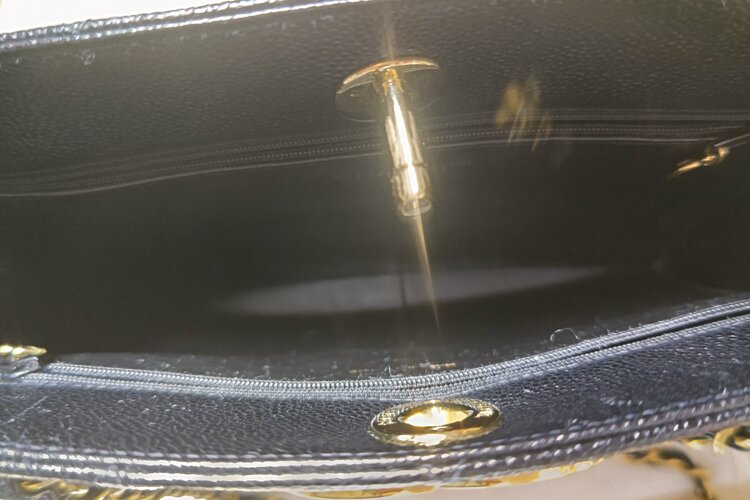 キャビアスキンショルダーバッグ（ブランドバッグ）の商品画像 - 査定依頼日：2026年3月29日 - 最高査定価格：300,000円