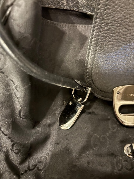 グッチ GGキャンバス メタルロック バッグ ブラック（ブランドバッグ）の商品画像 - 査定依頼日：2025年7月22日 - 最高査定価格：10,000円