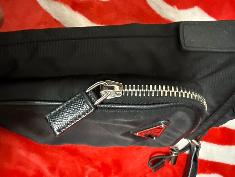 Re-Nylon スマートフォンケース（ブランドバッグ）の商品画像 - 査定依頼日：2025年3月17日 - 最高査定価格：100,000円