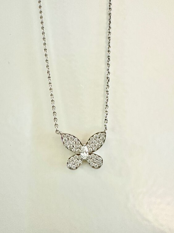 パヴェ バタフライ ダイヤモンド ミニ ペンダント（宝石）の商品画像 - 査定依頼日：2025年2月12日 - 最高査定価格：1,670,000円