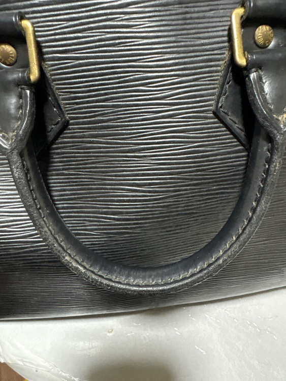 ルイヴィトン エピ （ブランドバッグ）の商品画像 - 査定依頼日：2025年11月19日 - 最高査定価格：30,000円