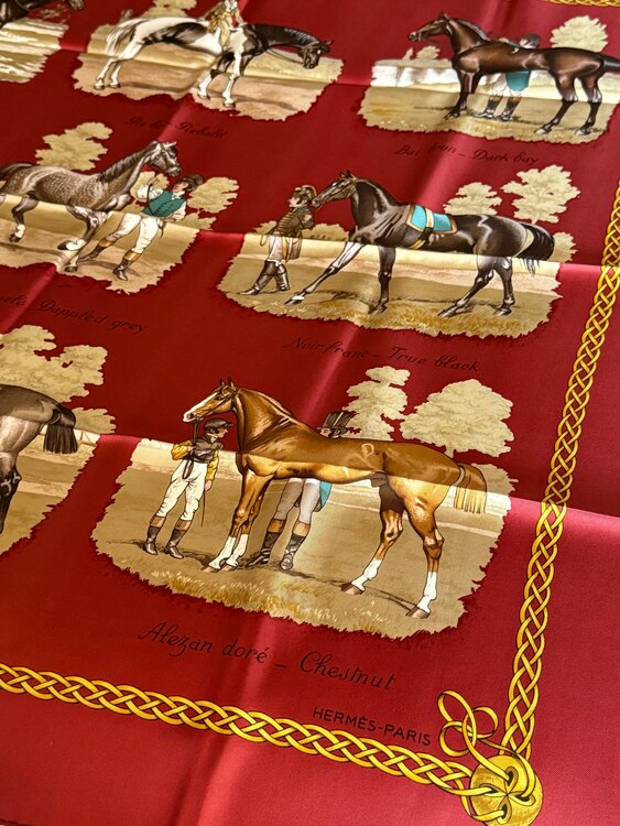 スカーフ　カレ90- Les Robes（古着・ファッション）の商品画像 - 査定依頼日：2025年2月20日 - 最高査定価格：15,000円