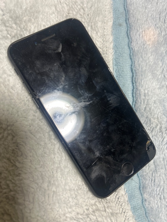 iPhoneSE（スマホ）の商品画像 - 査定依頼日：2025年10月27日 - 最高査定価格：100,000円