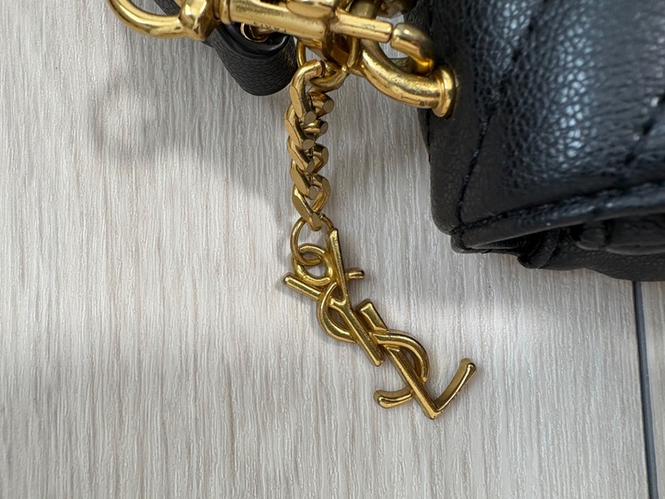 イブサンローラン  （ブランドバッグ）の商品画像 - 査定依頼日：2025年9月22日 - 最高査定価格：160,000円