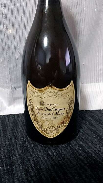 シャンパン ドン・ペリニヨン （お酒）の商品画像 - 査定依頼日：2025年2月10日 - 最高査定価格：50,000円