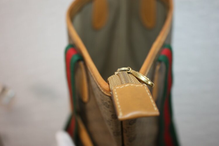 GUCCI マイクロGG トートバッグ PVCレザー シェリーライン 002 983 0163（ブランドバッグ）の商品画像 - 査定依頼日：2026年10月8日 - 最高査定価格：6,000円