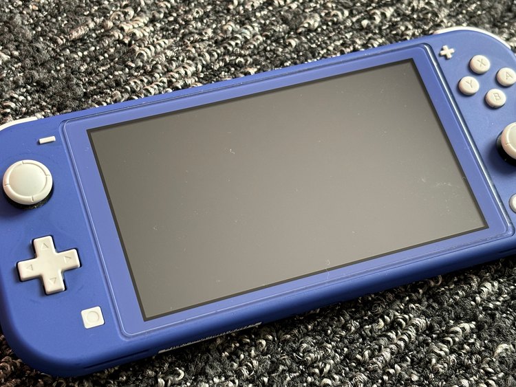 ニンテンドースイッチ　ライト（ゲーム機本体・ゲームソフト）の商品画像 - 査定依頼日：2023年11月2日 - 最高査定価格：9,000円