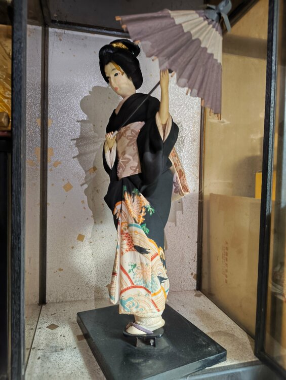 日本人形（美術品・骨董品）の商品画像 - 査定依頼日：2026年9月4日 - 最高査定価格：3,000円