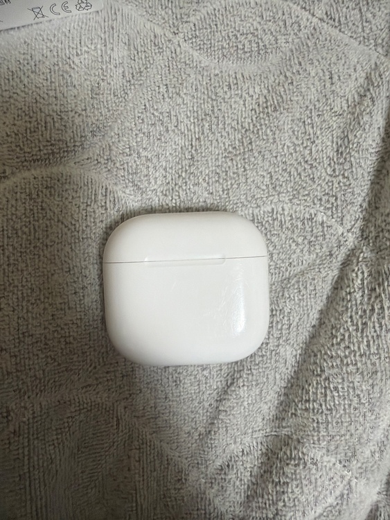 AirPods 4（オーディオ・スピーカー）の商品画像 - 査定依頼日：2026年6月18日 - 最高査定価格：9,000円