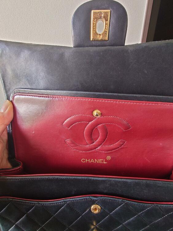 ダブルフラップマトラッセ/型番A01112（ブランドバッグ）の商品画像 - 査定依頼日：2025年7月13日 - 最高査定価格：300,000円