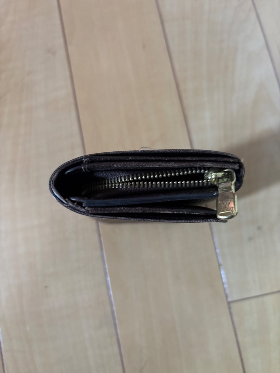 二つ折り財布（ブランド財布・小物）の商品画像 - 査定依頼日：2026年8月6日 - 最高査定価格：100,000円