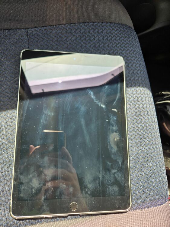 第9世代（PC・タブレット）の商品画像 - 査定依頼日：2025年9月10日 - 最高査定価格：8,000円