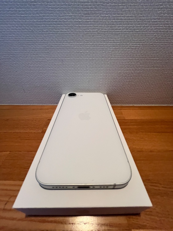 iPhone 16e 256GB SIMフリー（スマホ）の商品画像 - 査定依頼日：2026年3月28日 - 最高査定価格：71,000円