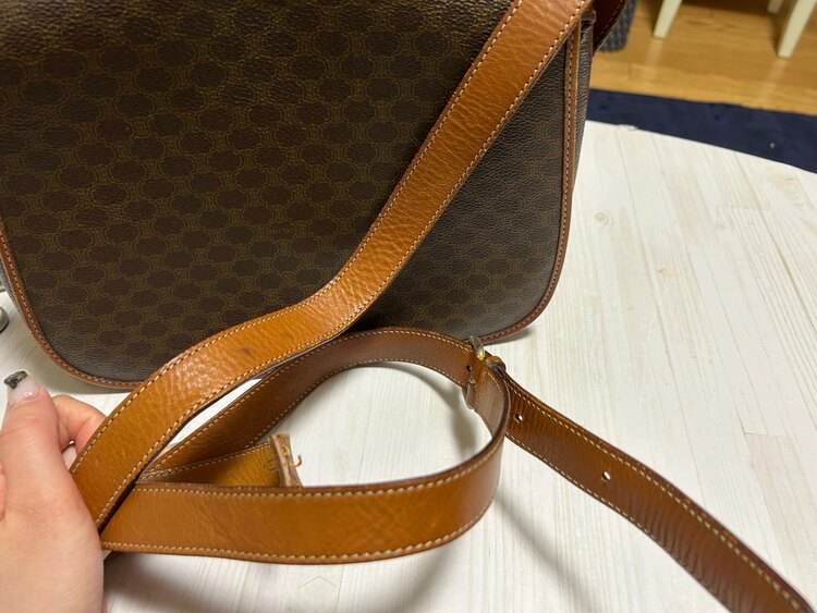 ショルダーバッグ（ブランドバッグ）の商品画像 - 査定依頼日：2025年3月9日 - 最高査定価格：1,000円