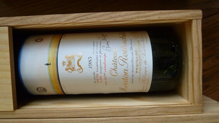 ワイン シャトームートンロートシルト （お酒）の商品画像 - 査定依頼日：2026年3月21日 - 最高査定価格：37,000円