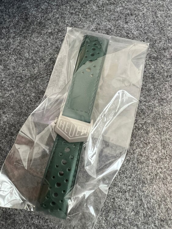 タグホイヤー モナコ （高級時計）の商品画像 - 査定依頼日：2025年5月15日 - 最高査定価格：900,000円