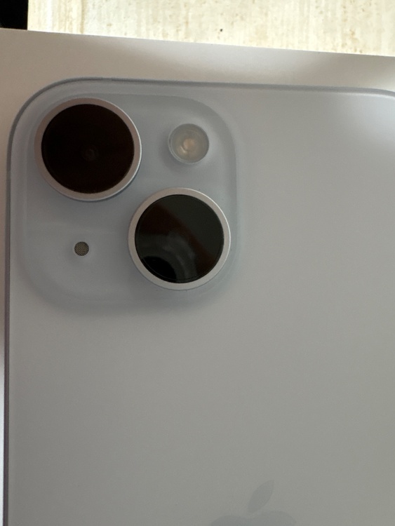 iPhone 15 128GB docomo（スマホ）の商品画像 - 査定依頼日：2026年2月15日 - 最高査定価格：64,000円