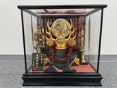 五月人形 兜飾り ケース飾り「真田幸村 彫金龍格子」（538104）（美術品・骨董品）の商品画像 - 査定依頼日：2026年4月10日 - 最高査定価格：3,000円