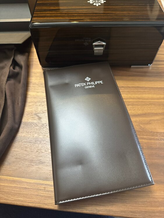 パテックフィリップ ノーチラス 5712/1a（高級時計）の商品画像 - 査定依頼日：2025年3月27日 - 最高査定価格：15,200,000円