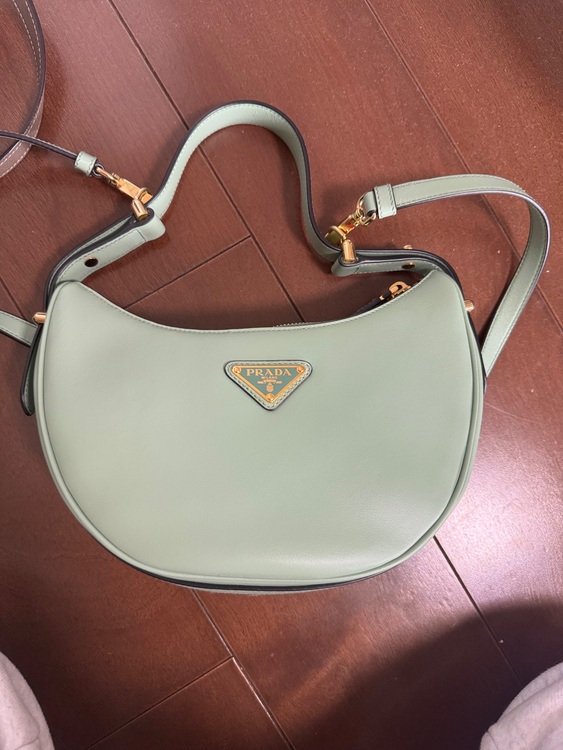 プラダ  （ブランドバッグ）の商品画像 - 査定依頼日：2025年10月25日 - 最高査定価格：180,000円