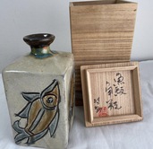金城次郎作　魚紋角瓶（美術品・骨董品）の商品画像 - 査定依頼日：2026年4月15日 - 最高査定価格：3,000円