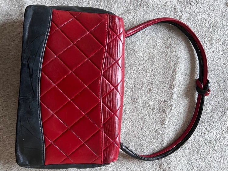 赤黒　ショルダー（ブランドバッグ）の商品画像 - 査定依頼日：2026年2月15日 - 最高査定価格：220,000円