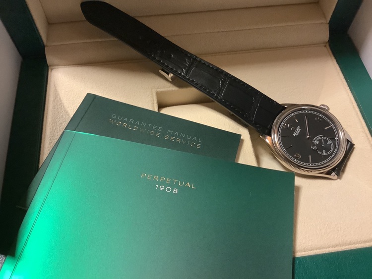 ロレックス パーペチュアル 5250（高級時計）の商品画像 - 査定依頼日：2025年7月27日 - 最高査定価格：3,300,000円