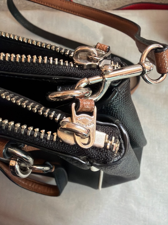 カバン（ブランドバッグ）の商品画像 - 査定依頼日：2026年3月23日 - 最高査定価格：2,000円