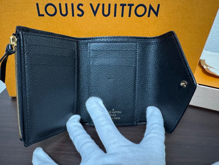 二つ折り財布（ブランド財布・小物）の商品画像 - 査定依頼日：2025年1月27日 - 最高査定価格：30,000円