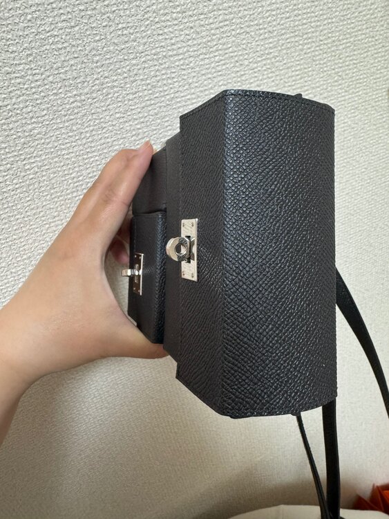 ケリーマルチポケットトゥーゴー（ブランドバッグ）の商品画像 - 査定依頼日：2025年3月9日 - 最高査定価格：1,050,000円