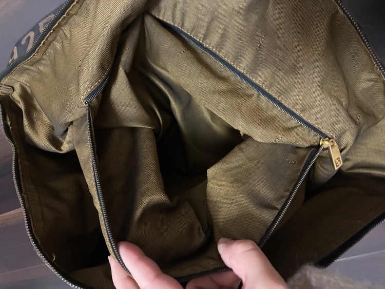 ショルダーバッグ（ブランドバッグ）の商品画像 - 査定依頼日：2025年11月19日 - 最高査定価格：20,000円