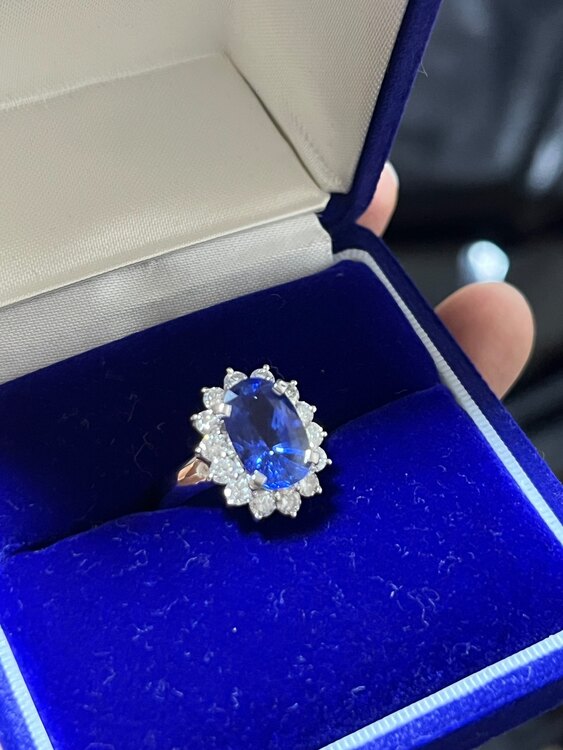 サファイアダイヤモンドリング（金・貴金属）の商品画像 - 査定依頼日：2025年5月4日 - 最高査定価格：330,000円