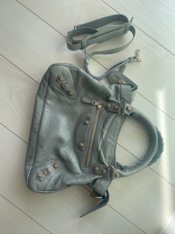 バレンシアガ  （ブランドバッグ）の商品画像 - 査定依頼日：2025年11月23日 - 最高査定価格：60,000円