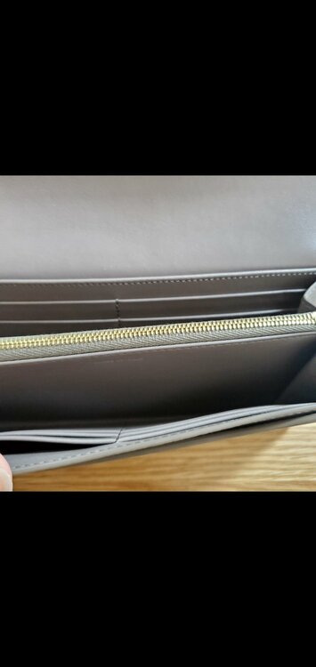 ラージフラップウォレットだと思います。（ブランド財布・小物）の商品画像 - 査定依頼日：2026年9月29日 - 最高査定価格：3,000円