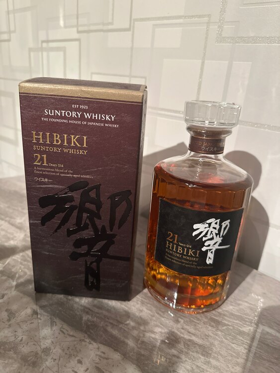 ウイスキー サントリー響 （お酒）の商品画像 - 査定依頼日：2025年2月5日 - 最高査定価格：70,000円