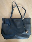 マイケルコース　トートバッグ（ブランドバッグ）の商品画像 - 査定依頼日：2025年1月24日 - 最高査定価格：1,000円