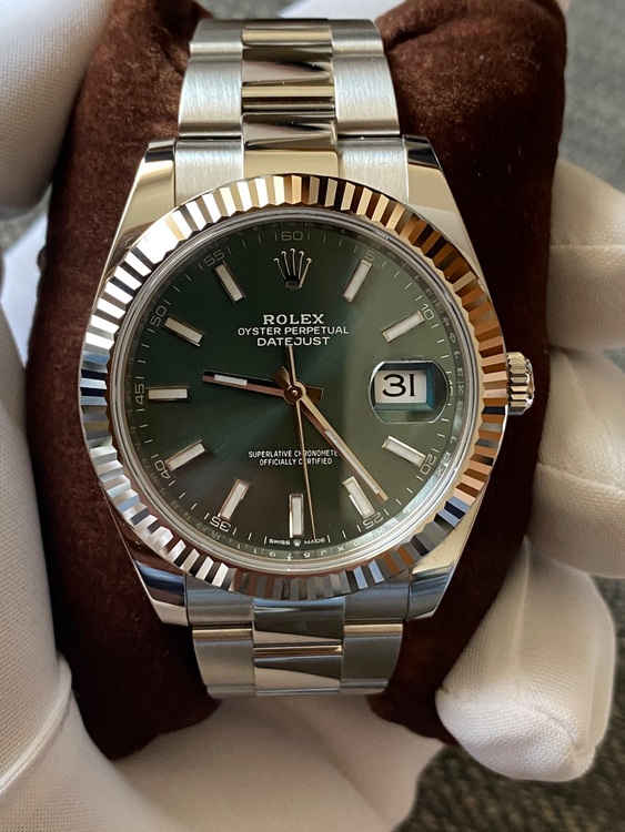 デイトジャスト41 ミントグリーン　フルテッドベゼル　オイスターブレス（高級時計）の商品画像 - 査定依頼日：2025年9月11日 - 最高査定価格：2,150,000円