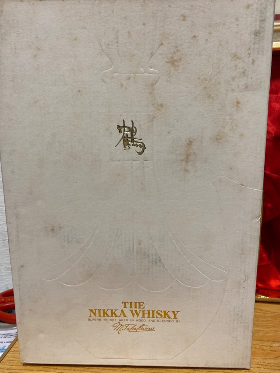 ニッカウイスキー鶴　760ml 43%（お酒）の商品画像 - 査定依頼日：2025年8月19日 - 最高査定価格：12,000円