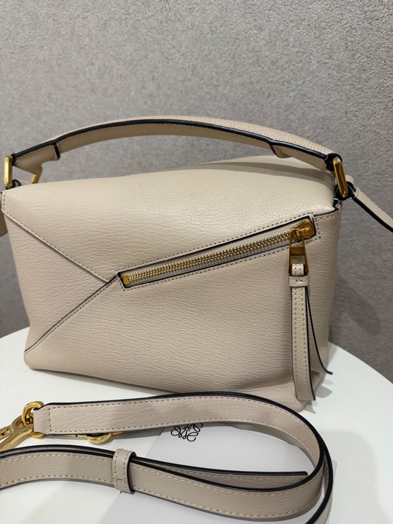 LOEWE パズル（ブランドバッグ）の商品画像 - 査定依頼日：2025年10月19日 - 最高査定価格：180,000円